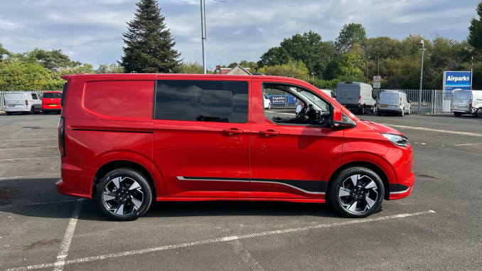 Ford Transit Custom 320 L1 Petrol Fwd 2.5 PHEV 232ps H1 Double Cab Van Sport Auto - Image 9